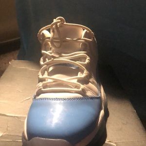 AIR JORDAN 11 RETRO LOW BG